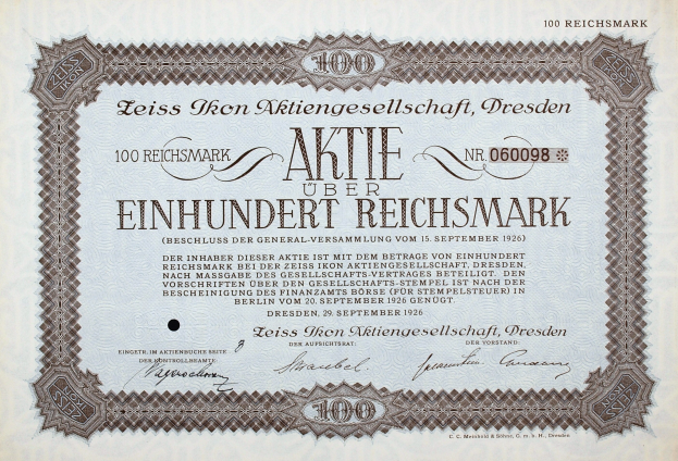 Deutsches Aktienzertifikat mit der Aufschrift "Aktie über Einhundert Reichmark" für 100 Reichmarks mit schwarzem Rand.
