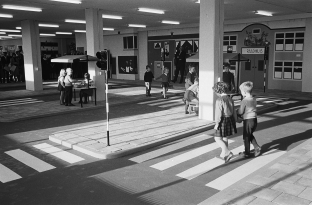 POL-HA: Verkehrssicherheitsarbeit beim Überqueren der Straße - Erstklässler der Funckeparkschule lernen sicher die Straße zu überqueren