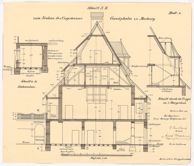 Ein detaillierter architektonischer Entwurf eines historischen Hauses mit zahlreichen Fenstern und einem Dach, der als erstes Haus in Deutschland gilt, begleitet von Bauplänen und Text auf Papier.