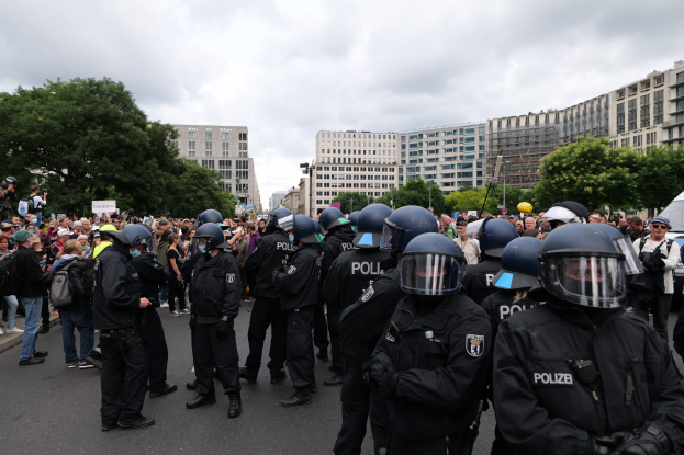POL-E: Essen: Polizei sichert Sicherheit mit starken Kräften bei Versammlungen und Drittligaspiel