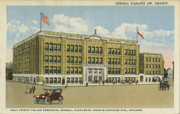 Plakat für die Heilige Dreifaltigkeit Polnische Pfarrschule in Cleveland, Ohio, das ein Schulgebäude mit Fenstern, Menschen, Fahrzeugen, Flaggen und einem bewölkten Himmel zeigt, mit Text unten.