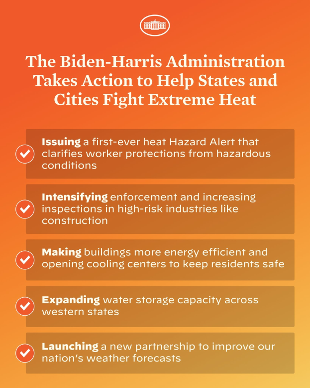 Plakat mit der Überschrift "Die Biden-Harris-Verwaltung setzt sich dafür ein, dass Bundesstaaten und Städte extreme Hitze bekämpfen" mit einem roten und weißen Schild-Logo mit einem Blitz, eingerahmt von einem gelben Rand.