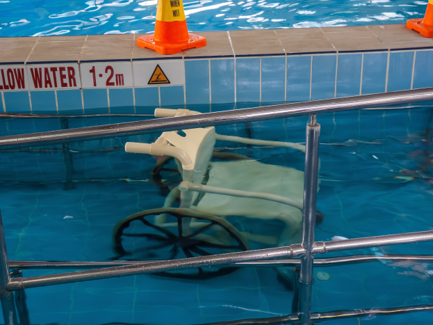 Deutsche Schwimm-Meister fordern Bronze-Vorschrift für Minderjährige in öffentlichen Schwimmbädern