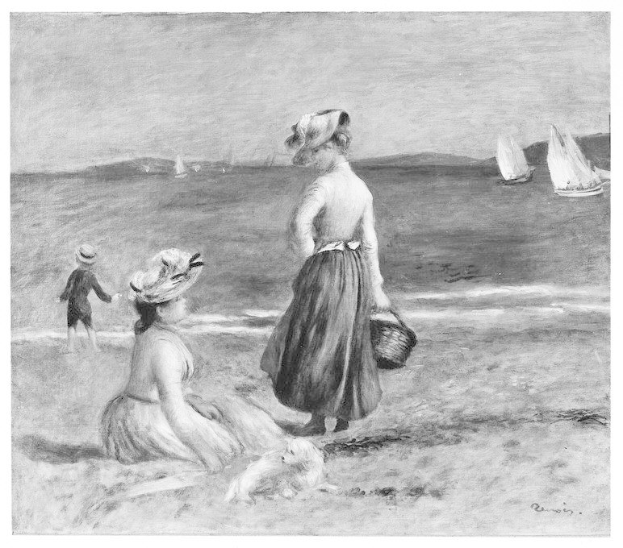 Schwarz-weißes Foto von zwei Frauen und einem Kind, das auf dem Strand steht, mit einem Hund zu ihren Füßen, Booten auf dem Wasser, Hügel im Hintergrund und einem klaren Himmel.