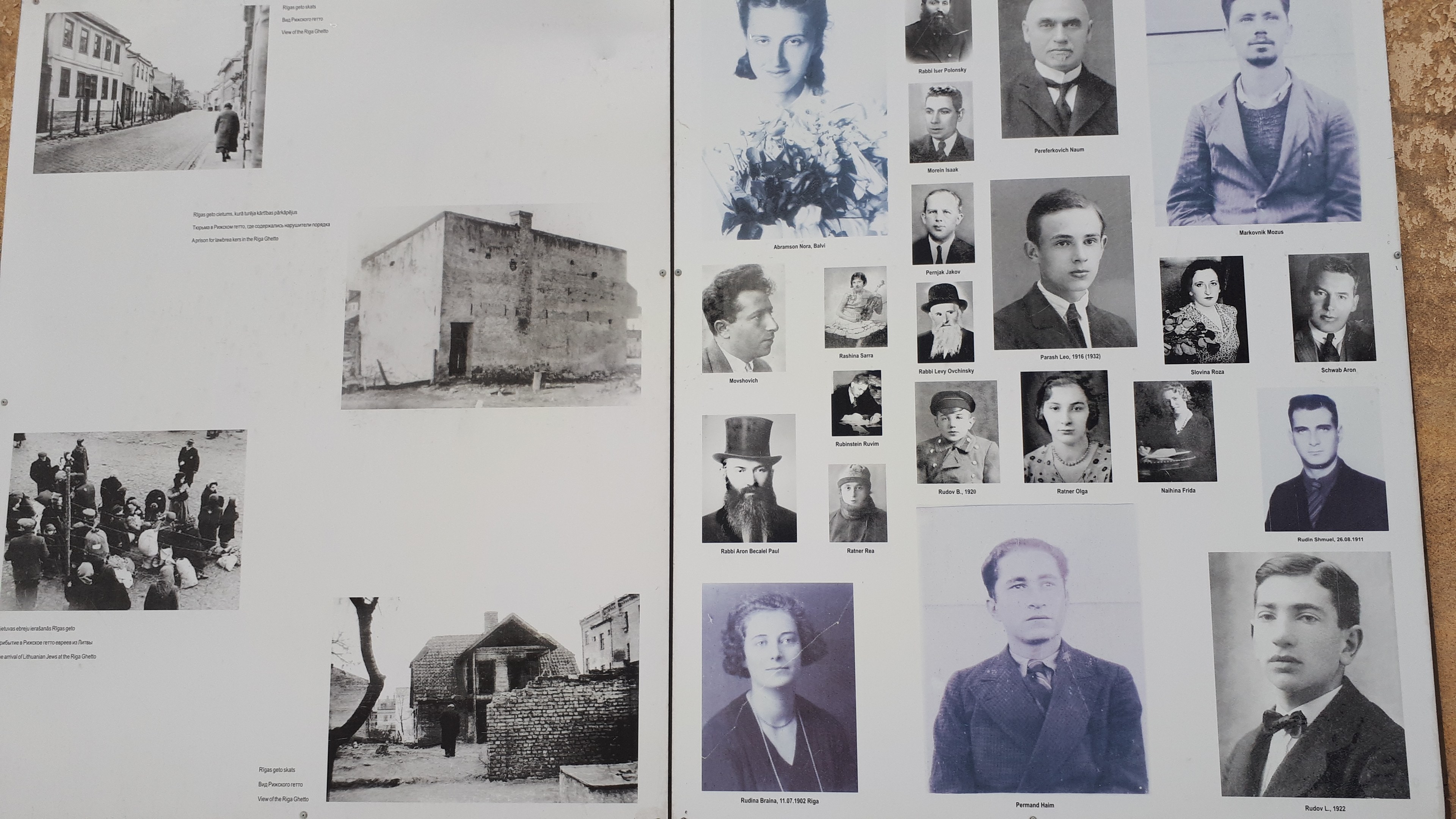 Ein Buchumschlag mit einer Collage von Männern und Frauen in Anzügen und legerer Kleidung, mit fetter Schrift, vor einem hellblauen Hintergrund.