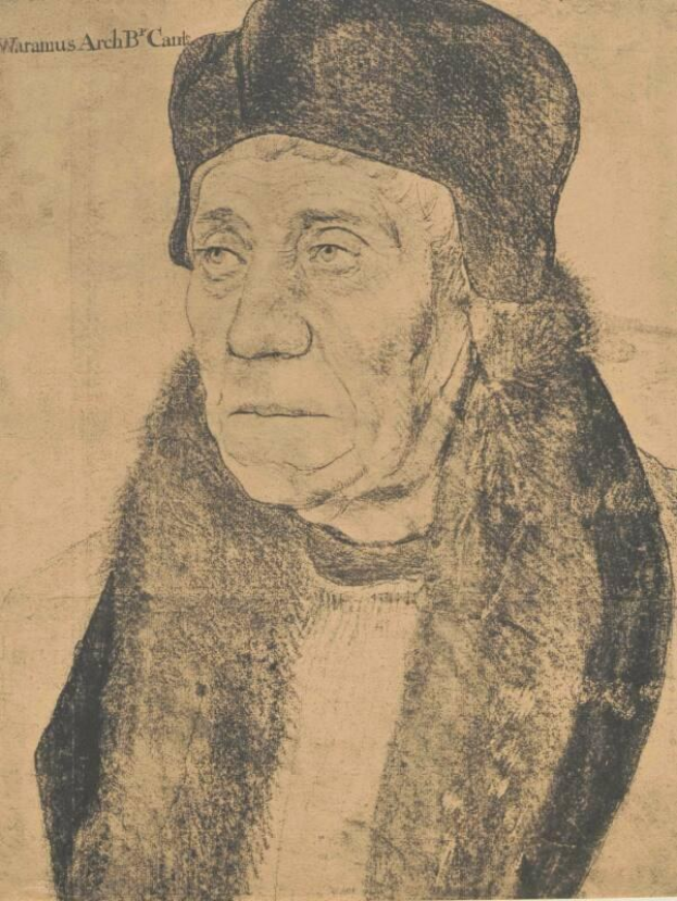 Eine ältere Frau mit schwarzem Hut und Pelzstola, die Haare zu einem Knoten gebunden, Hände gefaltet und einen sanften Ausdruck.