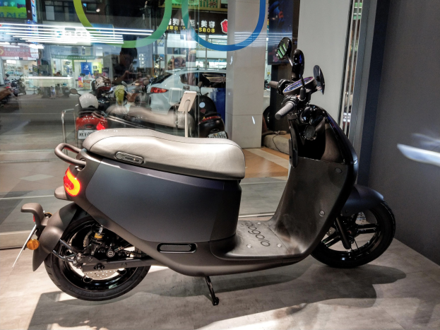 POL-MK: Dieb stiehlt E-Scooter eines verletzten Mannes