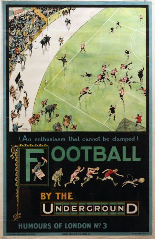Ein Vintage-Plakat, das ein Fußballspiel mit dem Titel "Football by the Underground - Humours of London No. 3" ankündigt, zeigt eine Zuschauermenge in einem Stadion.