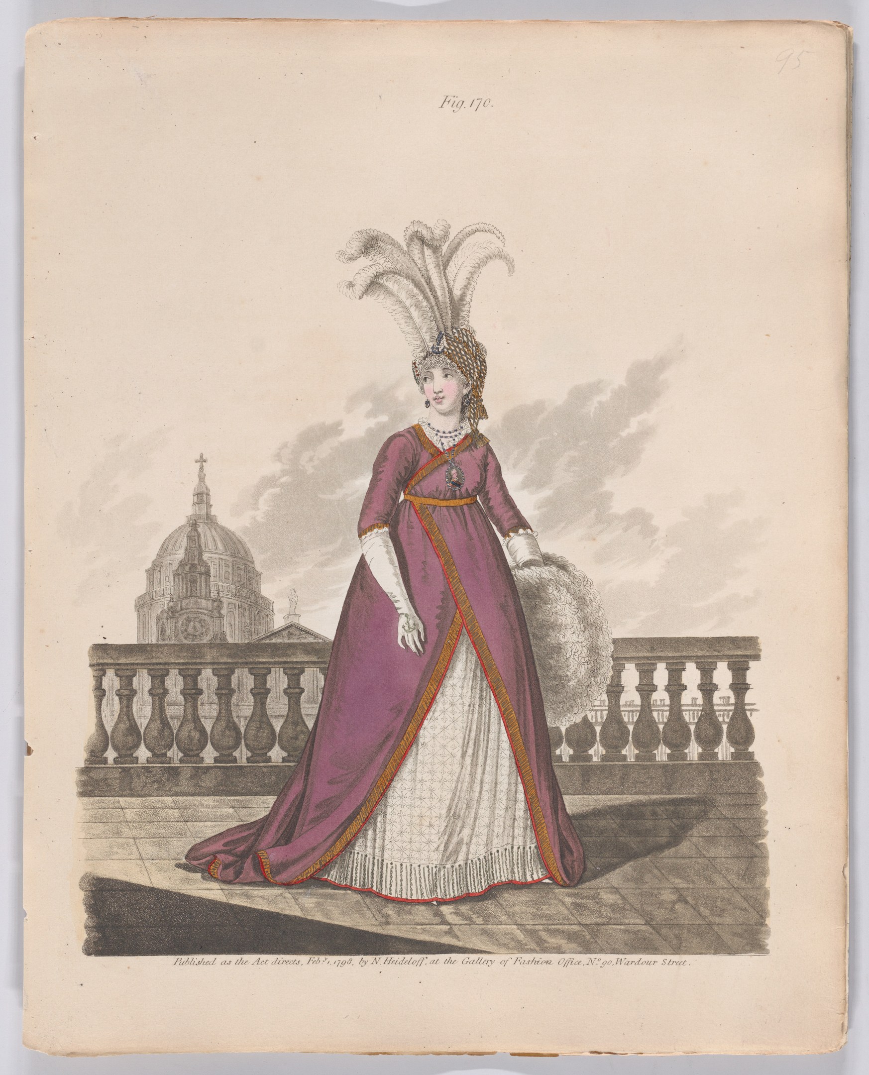 Frau in einem purpurfarbenen und weißen Kleid mit einer Federhaube, die an einem Geländer steht, mit einem Gebäude und Wolken im Hintergrund, beschriftet mit 'Mode von New York, New Yorker Straße, 1790.'