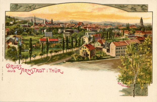 Alte Ansichtskarte mit Stadtansicht von einem Hügel mit Bäumen, Gebäuden, Hügeln und Himmel, mit handschriftlichem Text auf der Vorderseite.